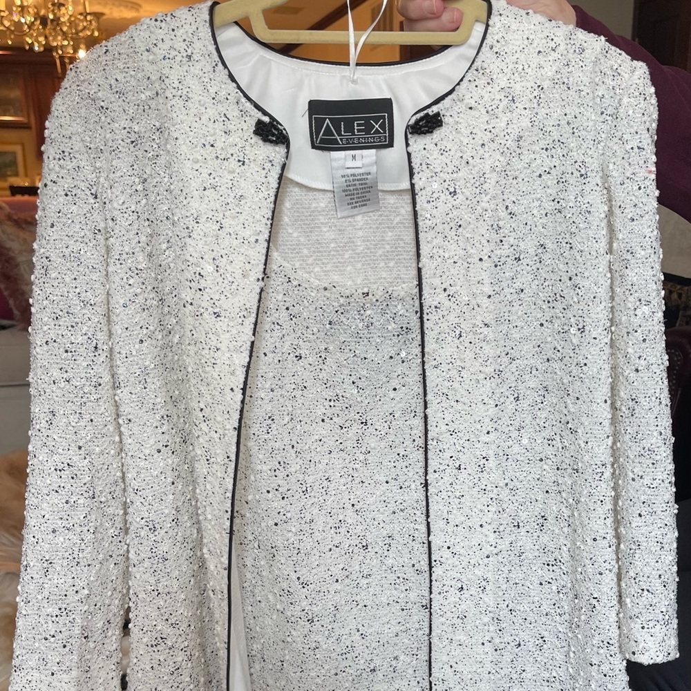 Alex Evenings lovely Jacket and tank top. Size M.
